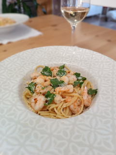 Una foto de Espaguetis con langostinos al ajillo