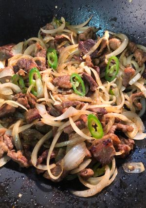 Una foto de Sirloin Encebollado