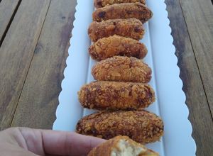 Una foto de Croquetas de queso de cabra y cebolla caramelizada