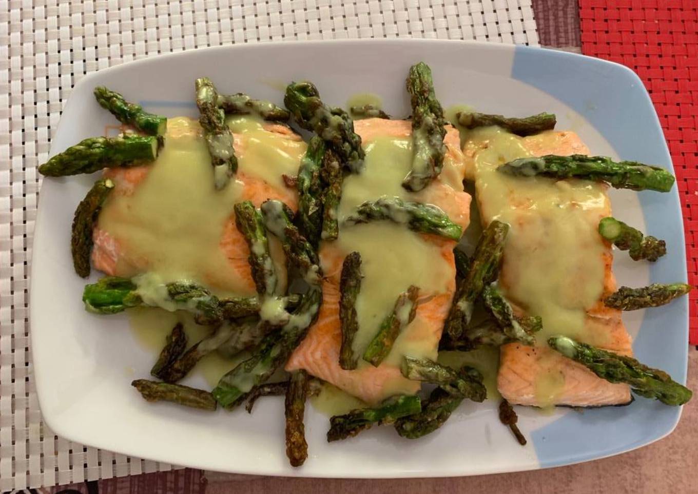 Crema de calabacín y espárragos verdes en Thermomix y salmón asado