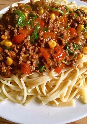 A picture of Spaghetti and minced meat.