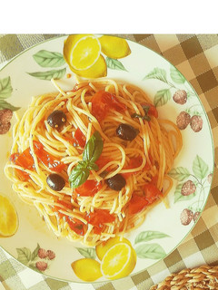 Foto di Spaghetti con pomodorini freschi e olive