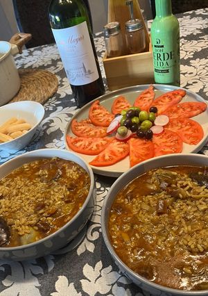 Una foto de Arroz meloso de alcachofa y zanahoria morada con ensalada de tomate del Perelló #CocinaDeMercado