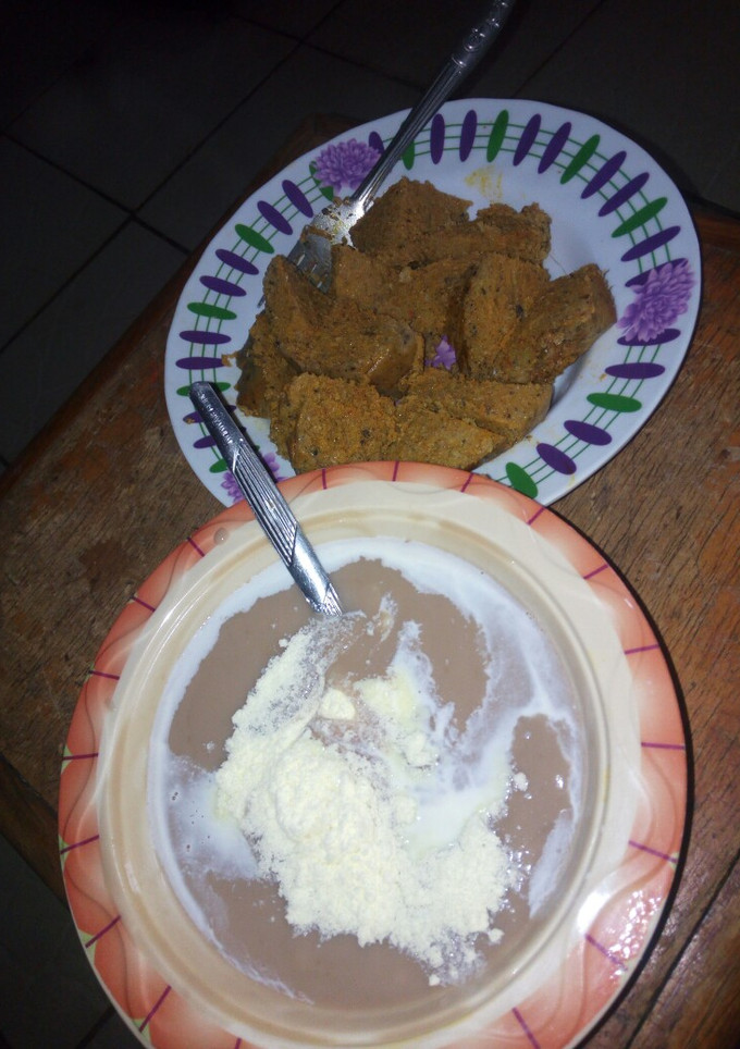 A picture of Local moi moi(Apapa) with pap.