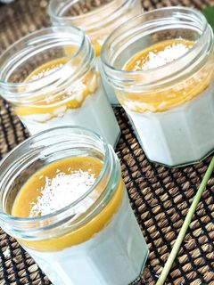 Une photo de Panna cotta coco & mangue 🥥