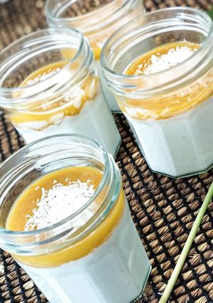Une photo de Panna cotta coco & mangue 🥥