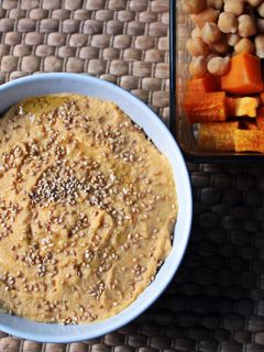 Una foto de Hummus de calabaza