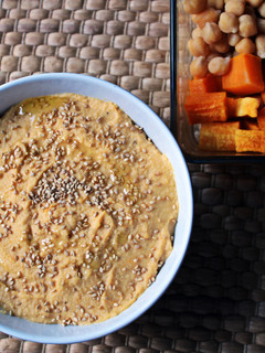Una foto de Hummus de calabaza
