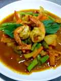 กุ้งผัดเครื่องแกง