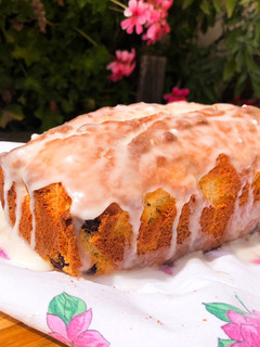 Una foto de Pound cake de limón con glaseado 🍋