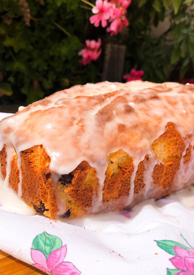 Una foto de Pound cake de limón con glaseado 🍋