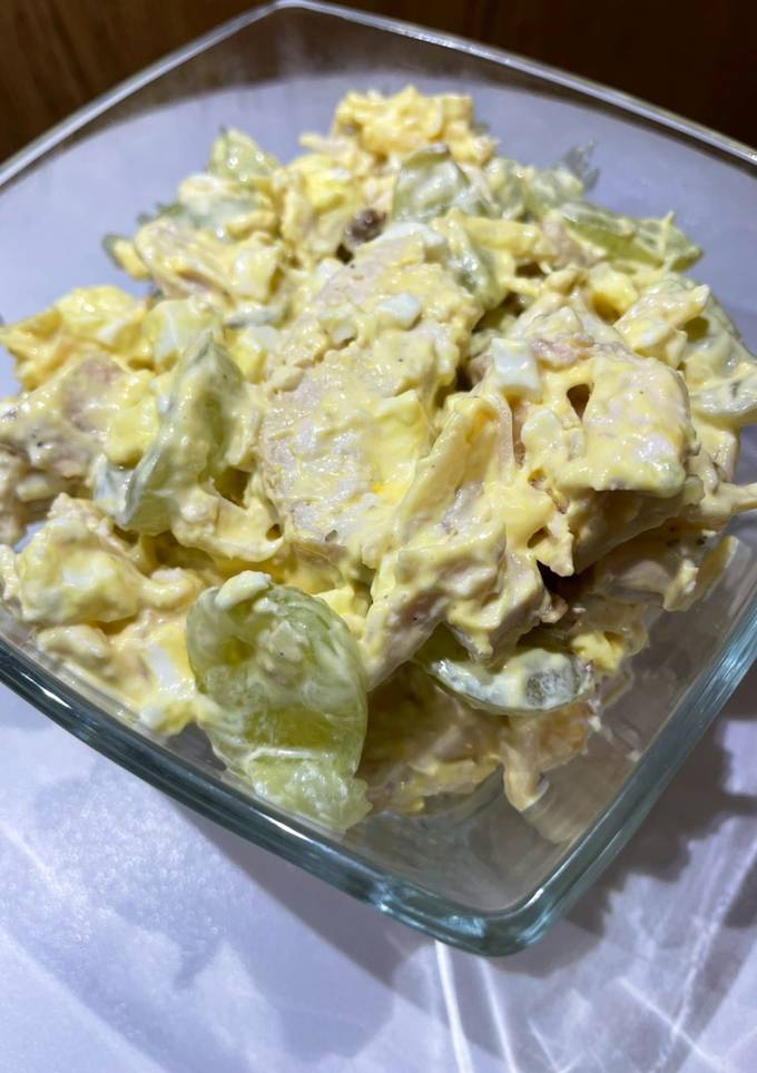 Салат з виноградом та куркою
