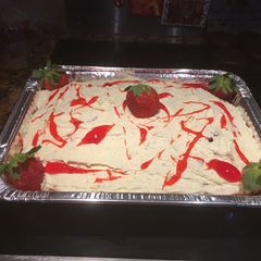 A picture of Strawberry Poke Cake😍.