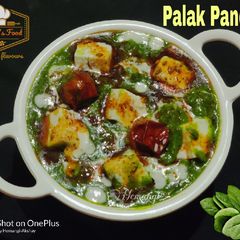 A picture of Palak Paneer in Restaurant style.