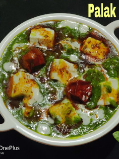 A picture of Palak Paneer in Restaurant style.
