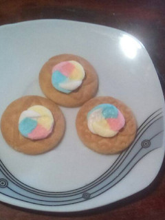 Una foto de Galletitas con malvaviscos!!🍥🍥🍪🍪