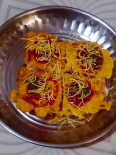 વેજ સેન્ડવીચ પકોડા ચાટ (Veg Sandwich Pakoda Chaat Recipe In Gujarati) રેસીપી મુખ્ય ફોટો