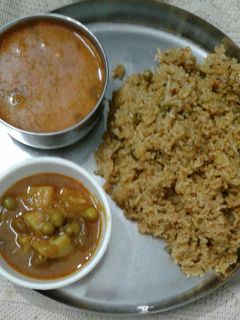 વટાણા બટેટાનુ શાક(vatana batka nu saak recipe in Gujarati) રેસીપી મુખ્ય ફોટો