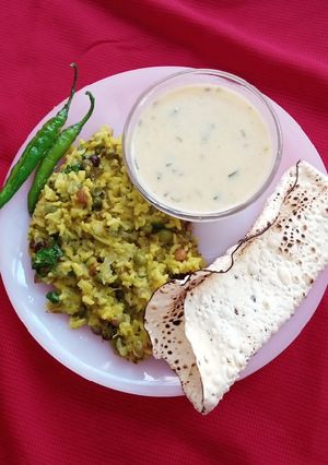 સ્વામિનારાયણ ખિચડી કઢી (Swaminarayan Khichdi Kadhi Recipe In Gujarati) રેસીપી મુખ્ય ફોટો