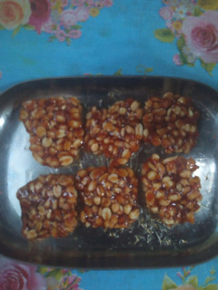 வேர்க்கடலை பர்பி (Verkadalai burfi recipe in tamil) செய்முறை முக்கிய புகைப்படம்