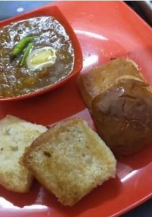 पाव भाजी(pav bhaji recipe in hindi) रेसिपी मुख्य फोटो