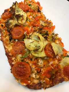 Una foto de Pizza vegetal con base de coliflor en Airfryer Cosori