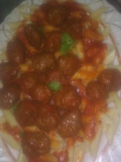 صورة لوصفة معكرونه بكرات اللحمه وصلصة الطماطم 😋👌