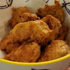 A picture of Chicken pakoras (fried chicken bites).