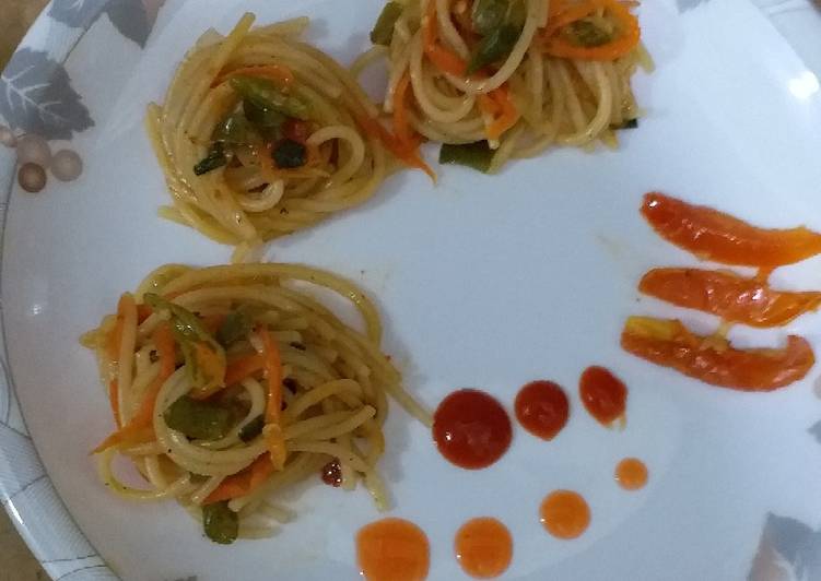 Recipe of Super Quick Homemade Spicy Vegetable Noodles