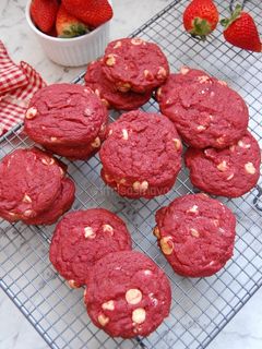 Foto resep Red velvet white chocolate cookies