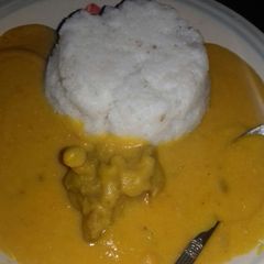 A picture of Tuwoshinkafa and beans soup. (Gbegiri soup).