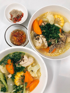 Hình của món Súp gà nấu nui.