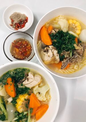 Hình của món Súp gà nấu nui.