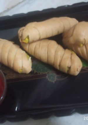 A picture of Baked vada pav rolls.