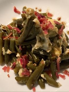 Una foto de Judías verdes redondas revueltas con huevos y jamón