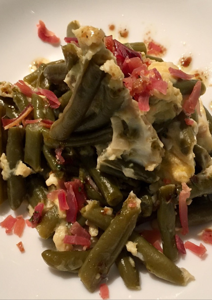 Una foto de Judías verdes redondas revueltas con huevos y jamón