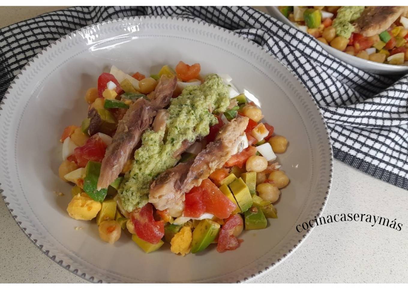 Ensalada de garbanzos y aguacate