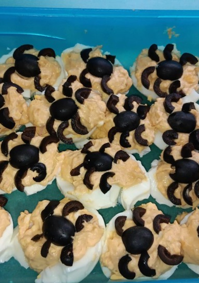 Una foto de Huevo rellenos arácnidos