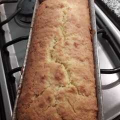 A picture of Budín de coco y dulce de leche.