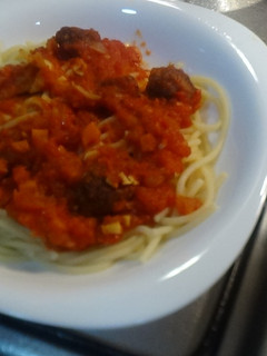 Una foto de Spaguettis a la boloñesa