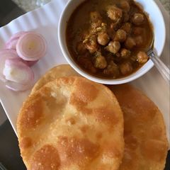 A picture of Chole puri.