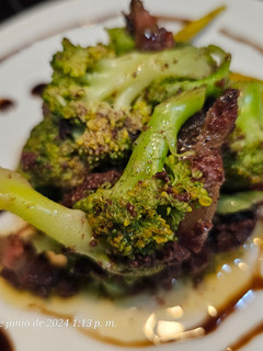 Una foto de Timbal de brócoli, morcilla y Guanciale