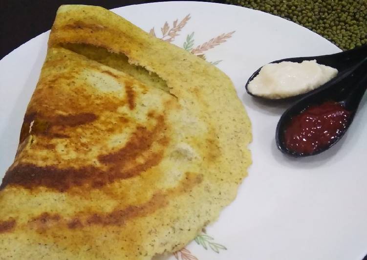 How to Prepare Super Quick Homemade Pesarttu (moong daal dosa)