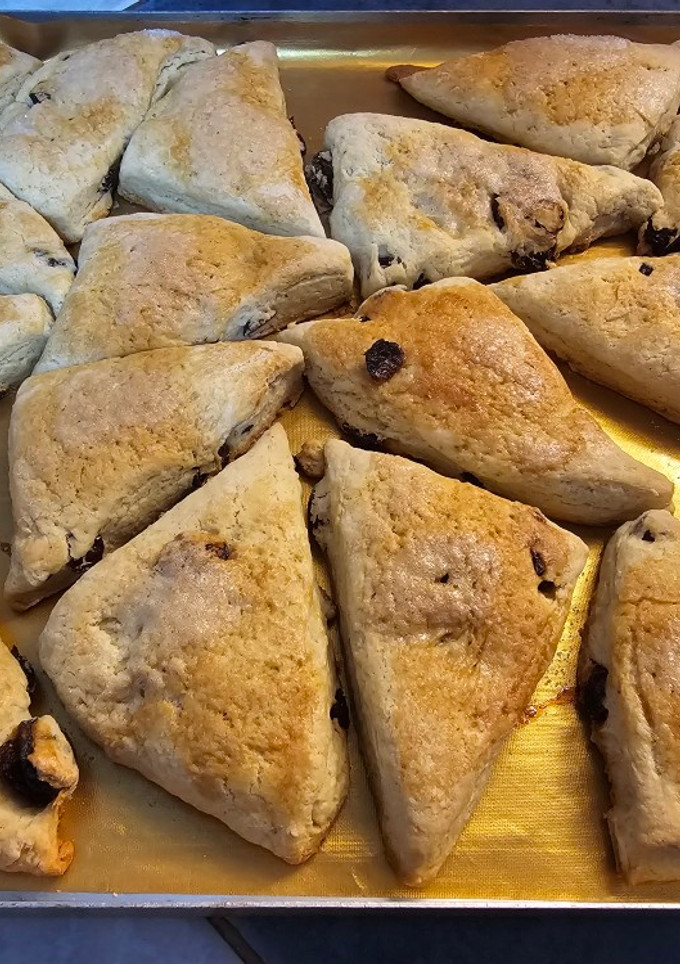 Una foto de Scones con pasas de uva 🍇