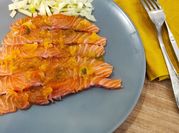 Une photo de saumon gravlax aneth