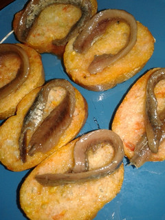 Una foto de Montaditos de anchoas