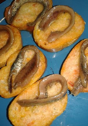 Una foto de Montaditos de anchoas