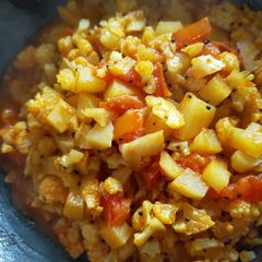 Cauliflower and Potato Sabzi (dry) A picture of Cauliflower and Potato Sabzi (dry).