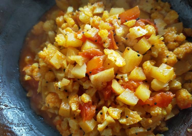 Cauliflower and Potato Sabzi (dry)