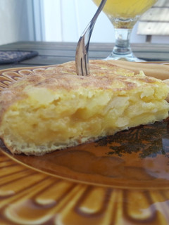 Una foto de Tortilla de patata y cebolla para dos 🍻🍻